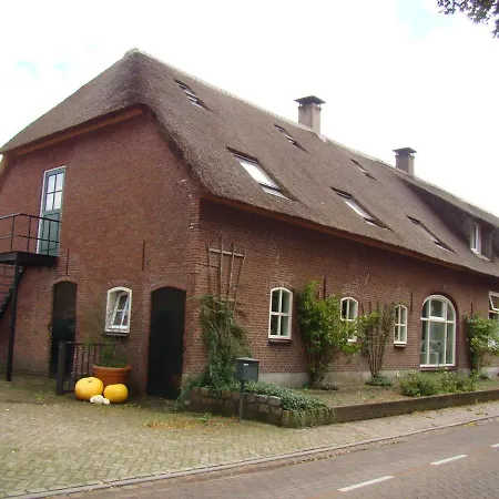 Onder Ons Riet Bed & Breakfast Cromvoirt